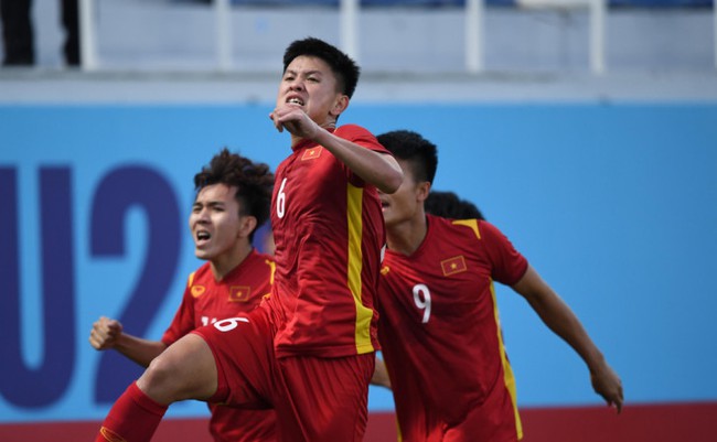 Vũ Tiến Long - U23 Việt Nam: Chàng trai 4 lần đối mặt... tử thần - Ảnh 1.