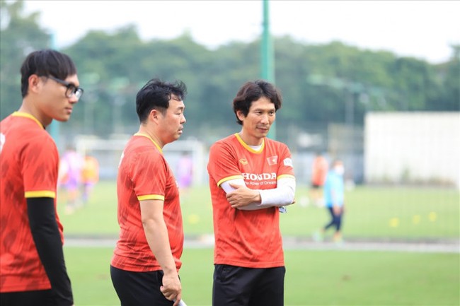 Should VFF sign long-term contract with coach Kong Wujun?  - Photo 1.