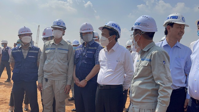 Sân bay Long Thành: “Phải nhắc nhở các nhà thầu tăng tốc, nhà thầu nào liên tục chậm tiến độ cần thay thế” - Ảnh 2.