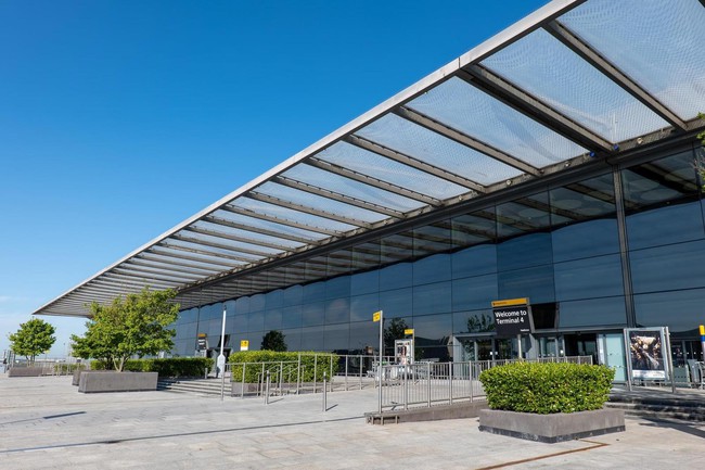 Kích cầu bay quốc tế, Vietnam Airlines khai thác nhà ga T4 sân bay London Heathrow - Ảnh 1.