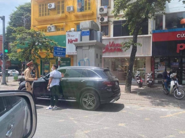 Vì sao Quang Hải bị cảnh sát giao thông Hà Nội &quot;tuýt còi&quot;? - Ảnh 2.