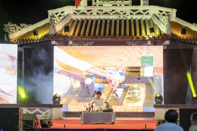 Hai lễ hội ẩm thực đặc sắc ở Huế phục vụ du khách trong suốt 8 ngày đêm  - Ảnh 2.