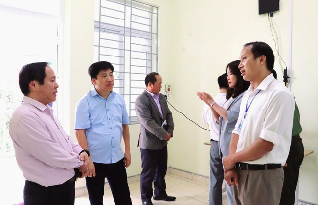 Kiểm tra công tác chuẩn bị kỳ thi tốt nghiệp THPT tại huyện Phong Thổ. - Ảnh 1.