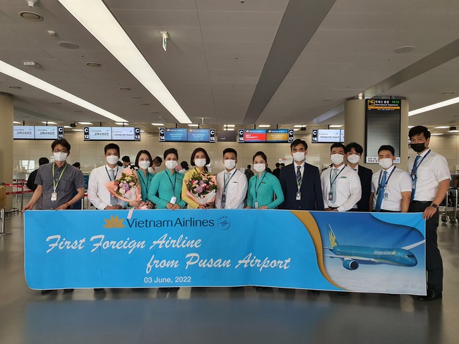 Kích cầu du lịch, Vietnam Airlines nối lại đường bay Hà Nội - Busan  - Ảnh 1.