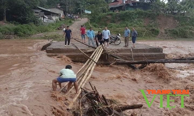 Nậm Pồ: Không để người dân băng rừng, vượt suối trong mùa mưa lũ   - Ảnh 4.