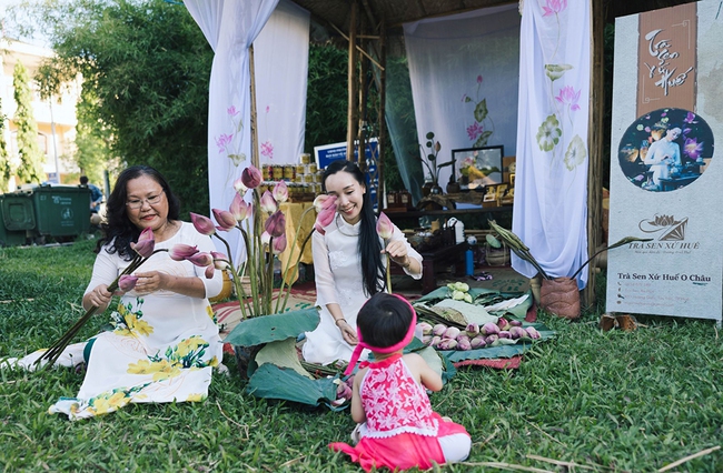 The 2022 Lotus Festival attracts visitors to experience - Photo 1.