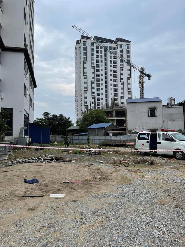 Hiện trường vụ người đàn ông tử vong ngã từ tầng 10 tại chung cư Tiến Bộ Mới ở Thái Nguyên - Ảnh 4.
