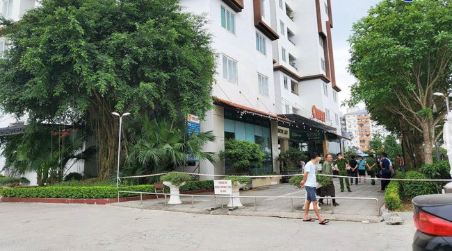 Hiện trường vụ người đàn ông tử vong ngã từ tầng 10 tại chung cư Tiến Bộ Mới ở Thái Nguyên - Ảnh 1.