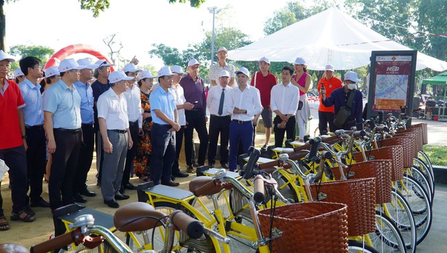 Huế khai trương hệ thống xe đạp chia sẻ công cộng phục vụ du khách và người dân - Ảnh 1.