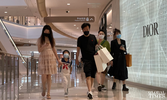 Thượng Hải mở cửa trở lại, các tín đồ hàng hiệu chi tiêu "phục thù" - Ảnh 6. 1b 1654523934419175046184 Thượng Hải mở cửa trở lại, các tín đồ hàng hiệu chi tiêu phục thù