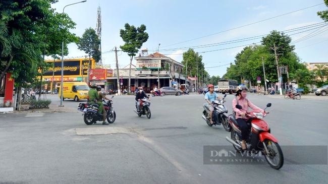 Nhiều cử tri đề nghị tăng cường sự hiện diện của lực lượng kiểm soát giao thông để đảm bảo an toàn giao thông ở phường Phú Lợi, TP.Thủ Dầu Một. Ảnh: Nguyên Vỹ
