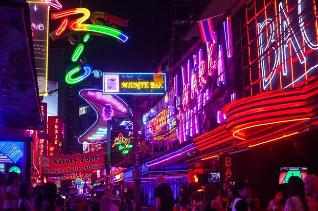 Thailand's "red Light District" Reopened Immediately Crowded With ...