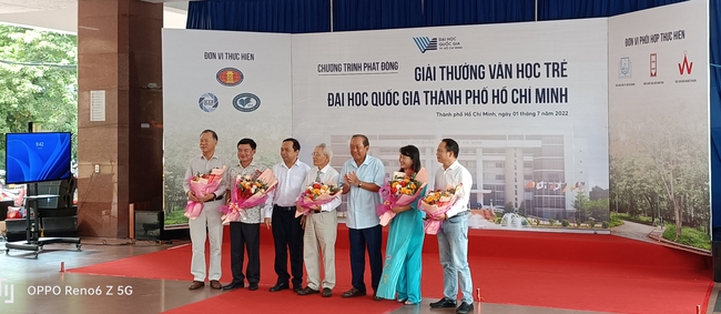 &quot;Khởi nghiệp văn chương&quot; - Giải thưởng Văn học trẻ Đại học Quốc gia TP.HCM cho học sinh, sinh viên cả nước - Ảnh 2.