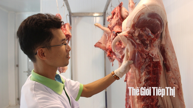 Kinh doanh thịt heo tại HTX sản xuất, chế biến Đồng Hiệp, Đồng Nai. Ảnh: Trần Khánh