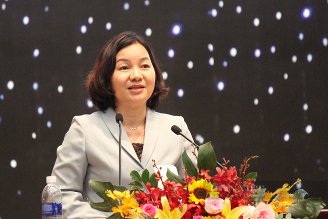 Bà Trương Thị Bích Hạnh - Ủy viên Ban thường vụ Tỉnh ủy, Trưởng Ban Tuyên giáo Tỉnh ủy tỉnh Bình Dương đề nghị phải lấy giá trị văn hóa, con người làm mục tiêu, động lực và là nền tảng cho sự phát triển bền vững. Ảnh: Nguyên Vỹ