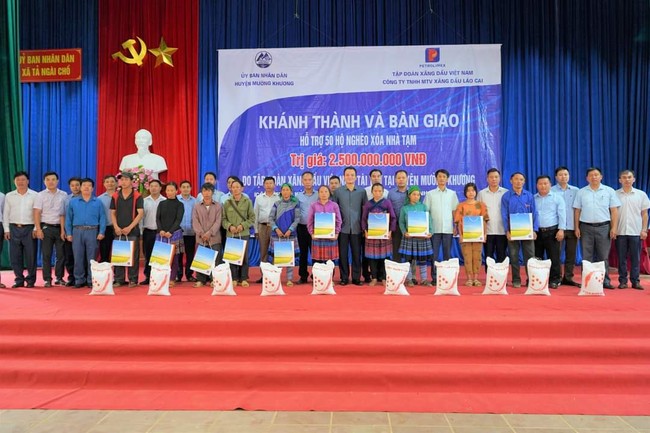 Lào Cai: Khánh thành và bàn giao hỗ trợ 50 hộ nghèo xoá nhà tạm  - Ảnh 2.