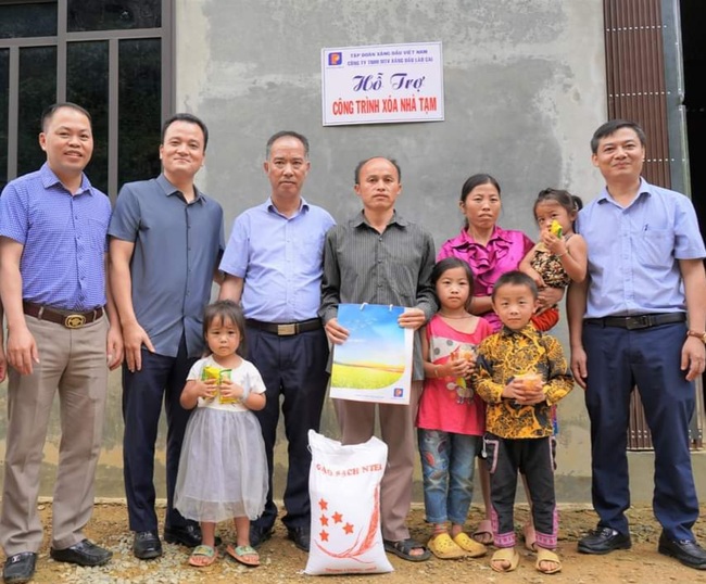 Lào Cai: Khánh thành và bàn giao hỗ trợ 50 hộ nghèo xoá nhà tạm  - Ảnh 1.