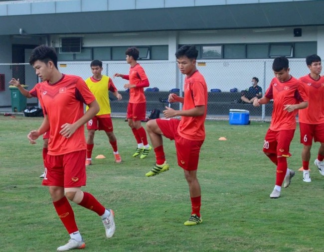 ẢNH: Sợ CĐV Indonesia làm loạn, cảnh sát phải hộ tống U19 Việt Nam - Ảnh 10.