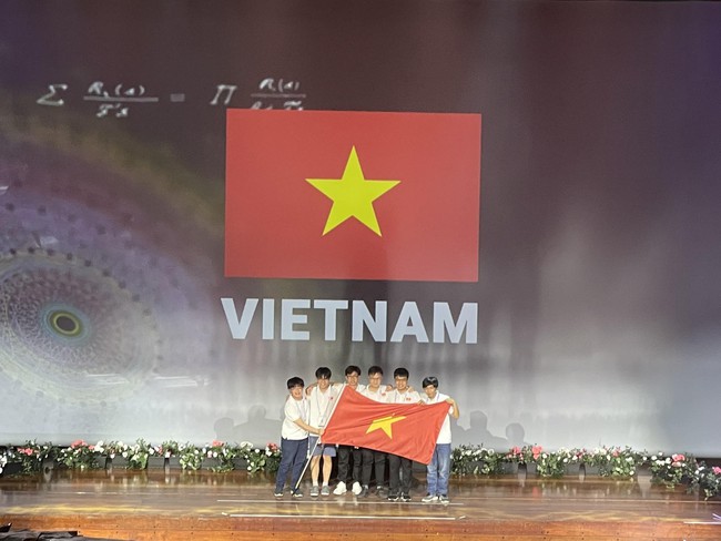 Thí sinh Việt Nam đạt điểm tuyệt đối 42/42 tại kỳ thi Olympic Toán quốc tế - Ảnh 1.