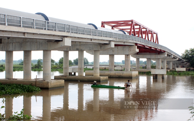 Công trình thủy lợi đưa nước vượt sông Vàm Cỏ Đông, một trong những công trình trọng điểm phát triển kinh tế, xã hội tỉnh Tây Ninh dự kiến hoàn thành cuối năm 2022. Ảnh: Nguyên Vỹ