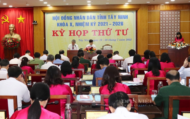 Phiên chất vấn tại kỳ họp thứ tư của HĐND tỉnh Tây Ninh nhiệm kỳ 2021-2025. Ảnh: Trúc Ly