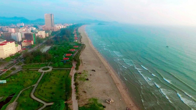 Nghệ An: Sẽ di dời hơn 220 ki ốt, nhà nghỉ dưỡng… trên bãi biển Cửa Lò - Ảnh 2.