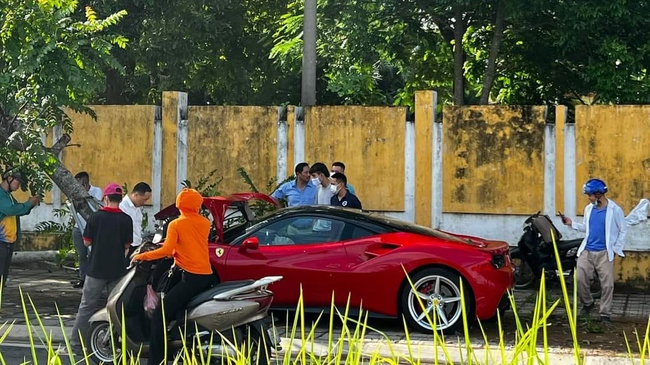 Ai chịu trách nhiệm đền bù trong vụ siêu xe Ferrari 488 đâm vào gốc cây? - Ảnh 3.