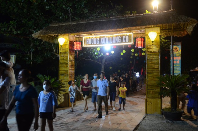 TT-Huế: Du khách thỏa sức khám phá nét văn hóa truyền thống độc đáo tại lễ hội “Hương xưa làng cổ”  - Ảnh 2.