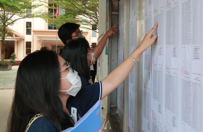 Đồng Nai: Bí thư Nguyễn Hồng Lĩnh tặng “cơn mưa khen thưởng” cho các thủ khoa năm 2022 - Ảnh 3.