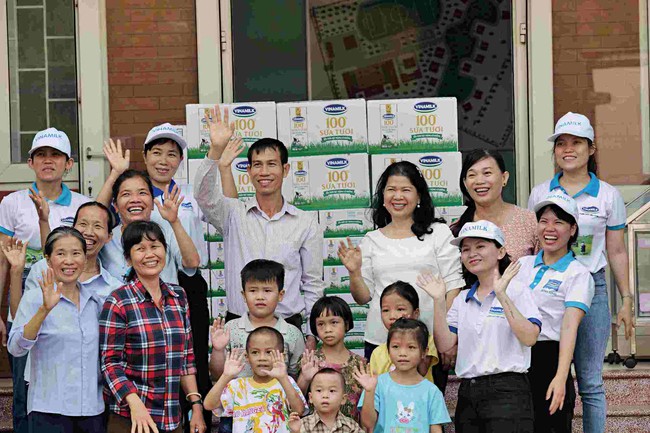 Vinamilk và Quỹ sữa Vươn cao Việt Nam tổ chức nhiều hoạt động đồng hành nhân dịp 15 thành lập - Ảnh 1.