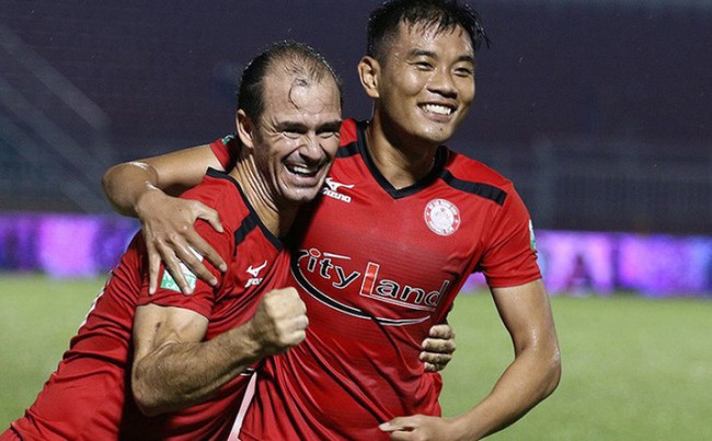 Huỳnh Kesley tái xuất V.League ở tuổi 41: &quot;Giải cứu&quot; B.Bình Dương? - Ảnh 2.