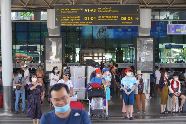 Hành khách hút thuốc trên chuyến bay không chịu nộp phạt, Cục Hàng không cấm bay 9 tháng - Ảnh 1.