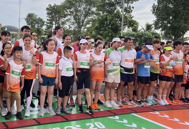 Run to Heart 2022: Tri ân lực lượng tuyến đầu chống Covid-19 - Ảnh 3.