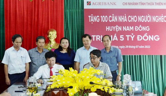 Agribank hỗ trợ xây dựng 100 ngôi nhà cho người nghèo ở Thừa Thiên Huế  - Ảnh 1.