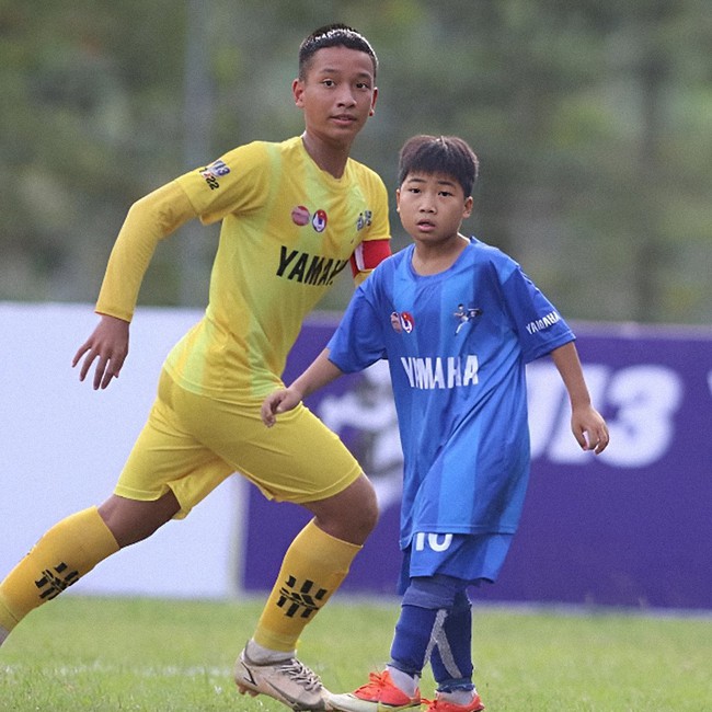 Ông Trần Văn Quỳnh: “Chúng tôi muốn bé Ban thỏa niềm đam bóng đá” - Ảnh 1.