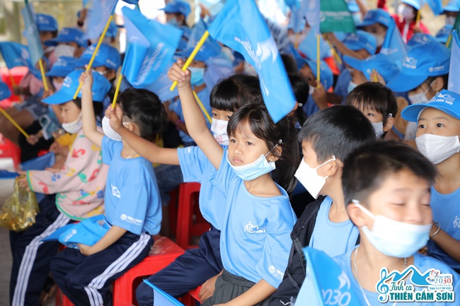 Trần Anh Group trao tặng Thư viện sách cho trẻ em khó khăn tại huyện Tịnh Biên - Ảnh 8.