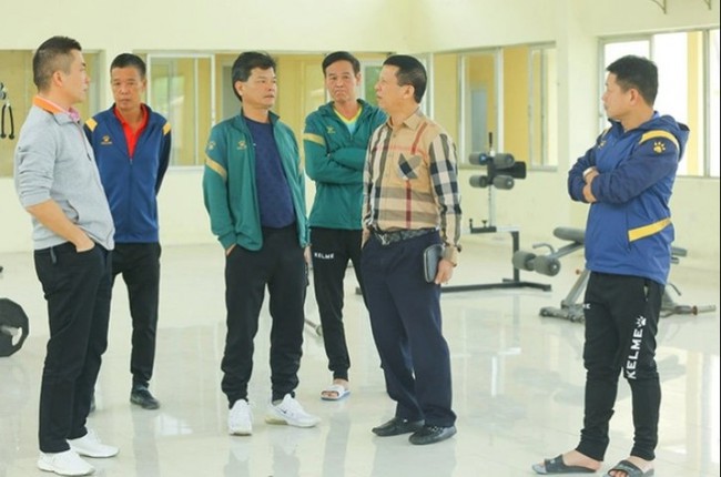 CLB Nam Định bất ngờ lên tiếng về thông tin chiêu mộ Đặng Văn Lâm - Ảnh 1.