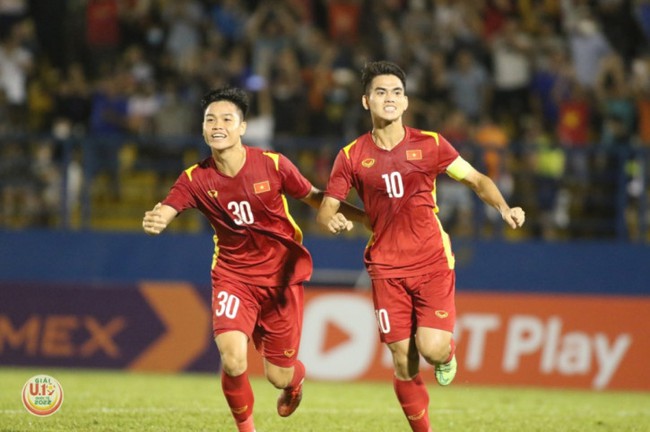 CĐV Malaysia nói gì khi đội nhà thua U19 Việt Nam ở luân lưu 11m? - Ảnh 1.