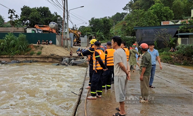 Lào Cai: Thêm một công nhân nghi bị nước lũ cuốn trôi khi đi qua ngầm tràn - Ảnh 1.