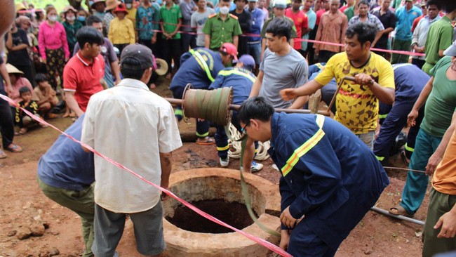 Phát hiện thi thể hai bố con dưới giếng nước của gia đình - Ảnh 1.