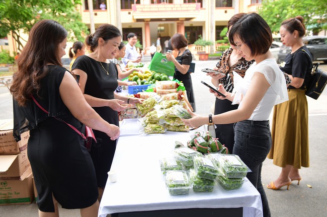 Cửa hàng nông sản an toàn ở Ninh Bình: Gắn biển bán hàng hạn chế sử dụng túi nilon - Ảnh 3.