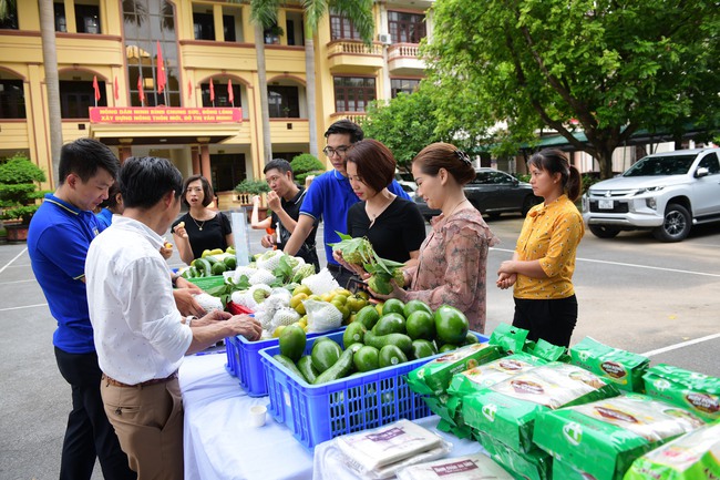 Cửa hàng nông sản an toàn ở Ninh Bình: Gắn biển bán hàng hạn chế sử dụng túi nilon - Ảnh 2.