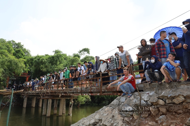 Vì sao việc tìm kiếm cô gái mất tích ở Hà Nội bằng cano bị dừng lại sớm hơn dự kiến? - Ảnh 4.