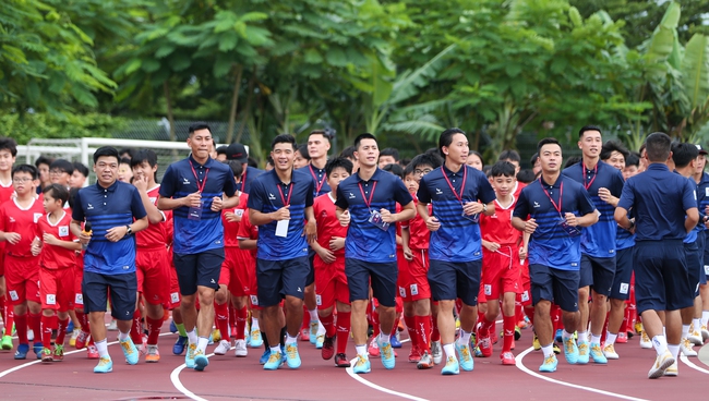 Hà Đức Chinh, Đình Trọng cùng gần 2.000 cầu thủ nhí tham dự ngày hội bóng đá Passion Day 2022 - Ảnh 2.