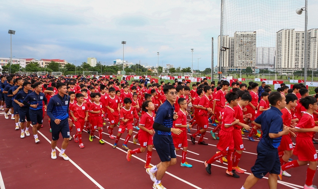 Hà Đức Chinh, Đình Trọng cùng gần 2.000 cầu thủ nhí tham dự ngày hội bóng đá Passion Day 2022 - Ảnh 3.