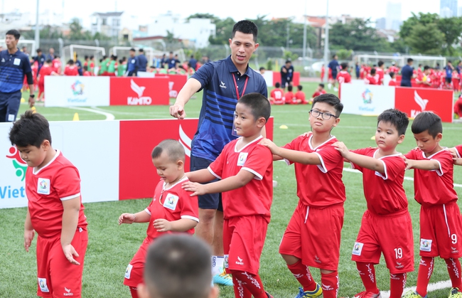 Hà Đức Chinh, Đình Trọng cùng gần 2.000 cầu thủ nhí tham dự ngày hội bóng đá Passion Day 2022 - Ảnh 1.