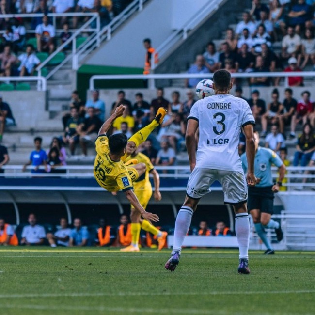 Pau FC tệ hơn cả đội bóng V.League, Quang Hải có sai lầm? - Ảnh 1.