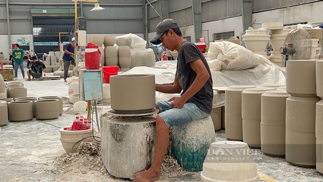 Vào cụm công nghiệp gốm sứ Biên Hòa “vươn xa” ra nhiều thị trường khó tính trên thế giới - Ảnh 4.