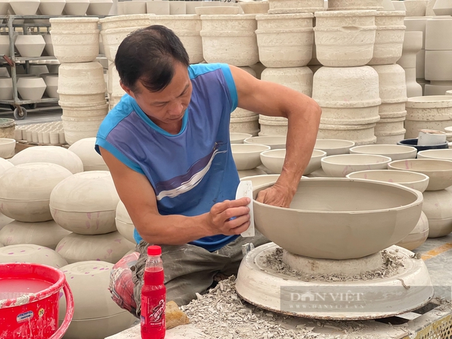 Vào cụm công nghiệp gốm sứ Biên Hòa “vươn xa” ra nhiều thị trường khó tính trên thế giới - Ảnh 1.