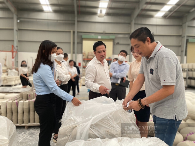 Vào cụm công nghiệp gốm sứ Biên Hòa “vươn xa” ra nhiều thị trường khó tính trên thế giới - Ảnh 2.